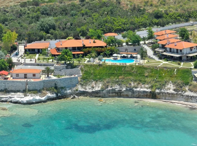 Hotel 1 300 m² in Ierissos, Greece