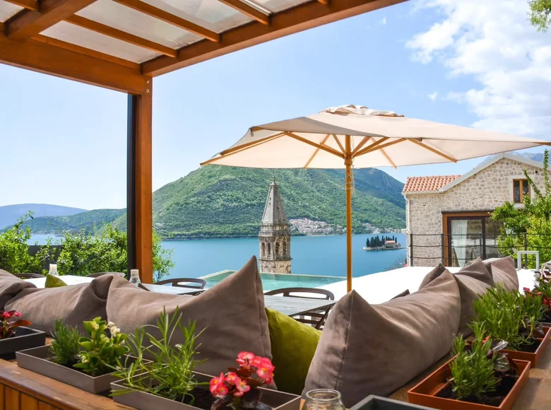7 bedroom villa 258 m² Perast, Montenegro