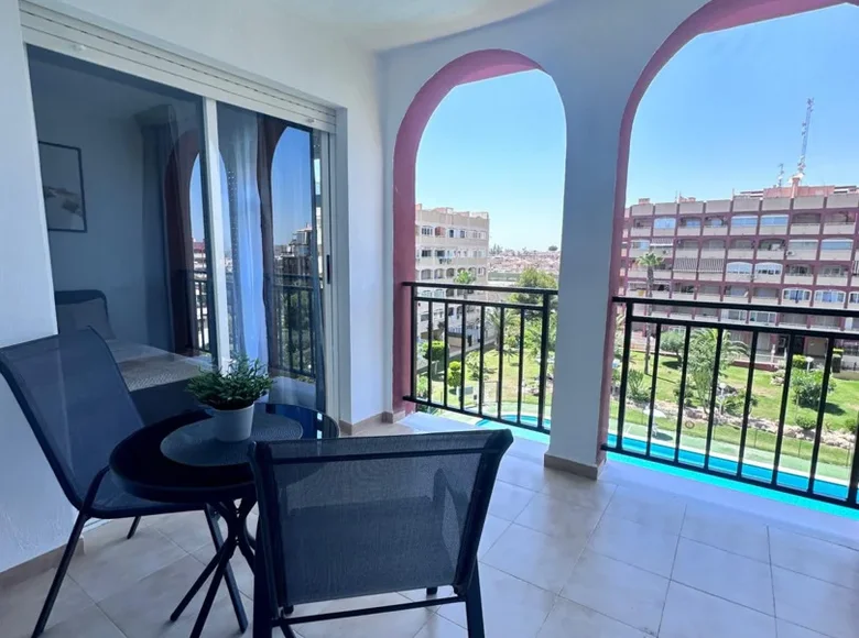 Mieszkanie 3 pokoi 64 m² Torrevieja, Hiszpania