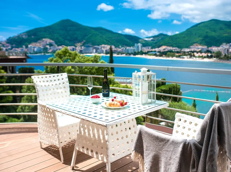 3 bedroom apartment 154 m² Budva, Montenegro