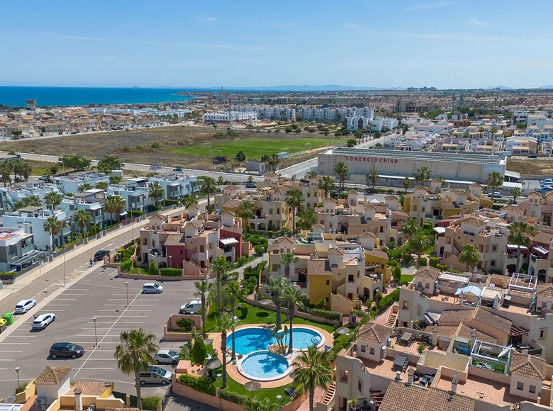 Mieszkanie 2 pokoi 71 m² Torrevieja, Hiszpania