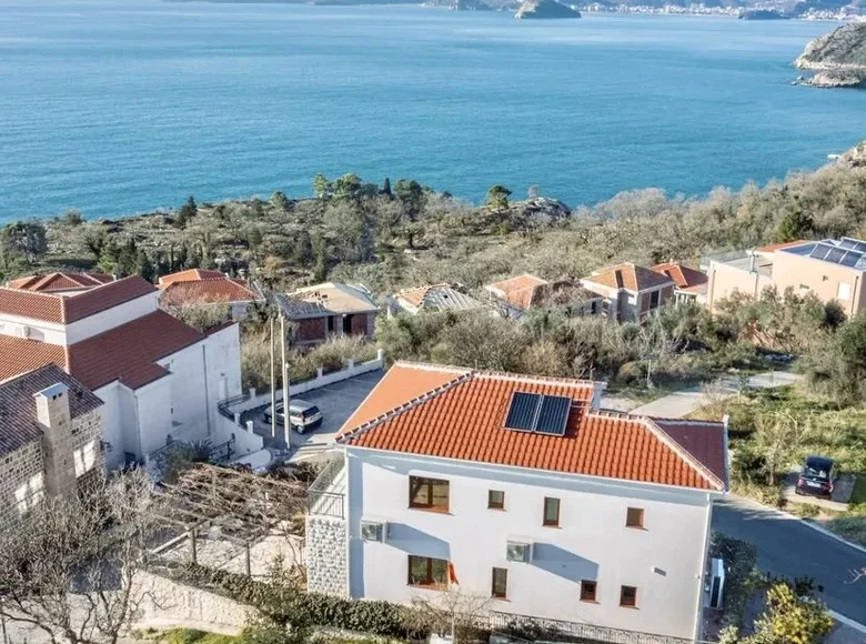 4 bedroom Villa 178 m² Rijeka-Rezevici, Montenegro