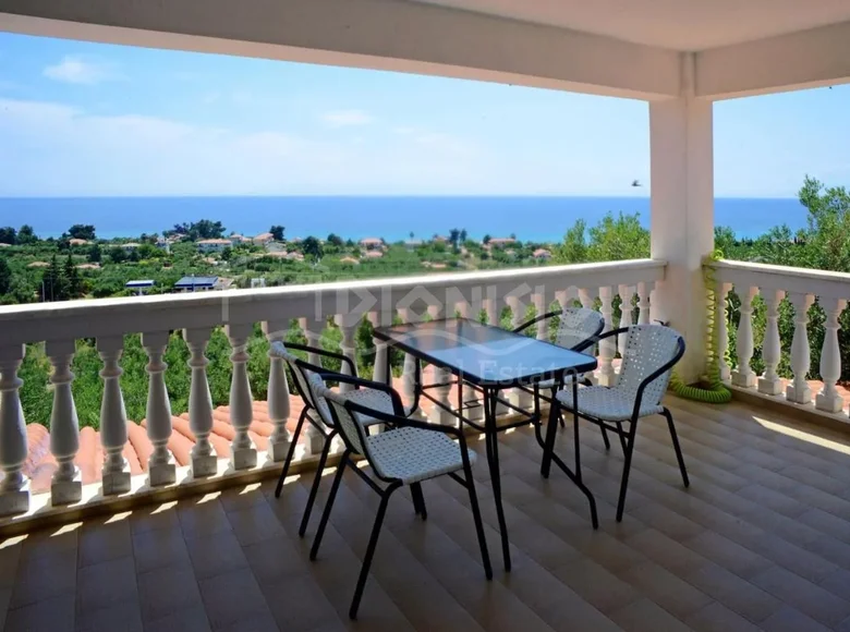 3 bedroom house 270 m² Nea Skioni, Greece