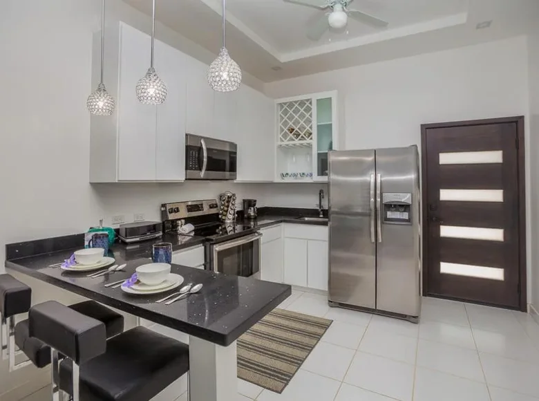 2 bedroom condo 6 667 m² West Bay, Honduras