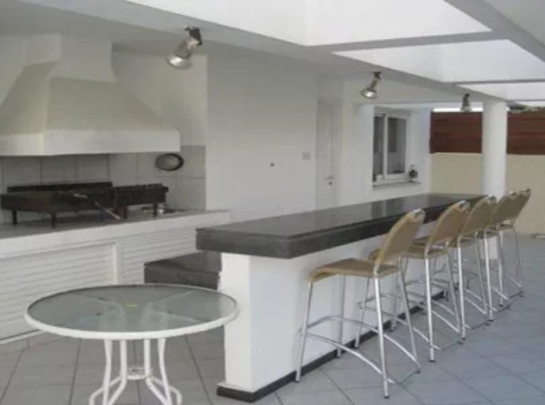 Dom 4 pokoi 600 m² Latsia, Cyprus