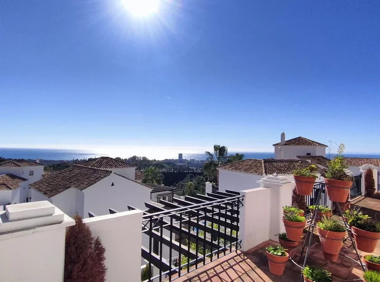 Mieszkanie 3 pokoi 273 m² Marbella, Hiszpania