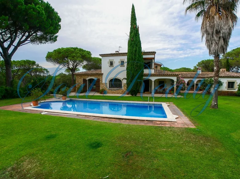 Villa 8 bedrooms 8 577 m² Santa Cristina d Aro, Spain