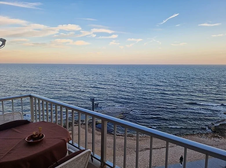 Mieszkanie 3 pokoi 98 m² Torrevieja, Hiszpania