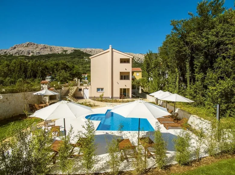 Hotel 360 m² en Baska, Croacia