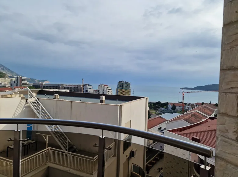 2 bedroom apartment 145 m² Becici, Montenegro