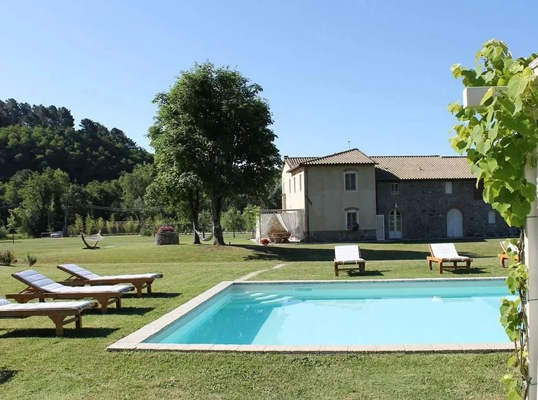 5-Schlafzimmer-Villa 500 m² Lucca, Italien