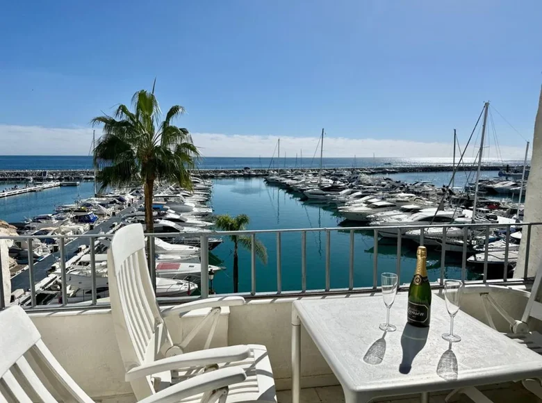 1 bedroom apartment 135 m² Marbella, Spain