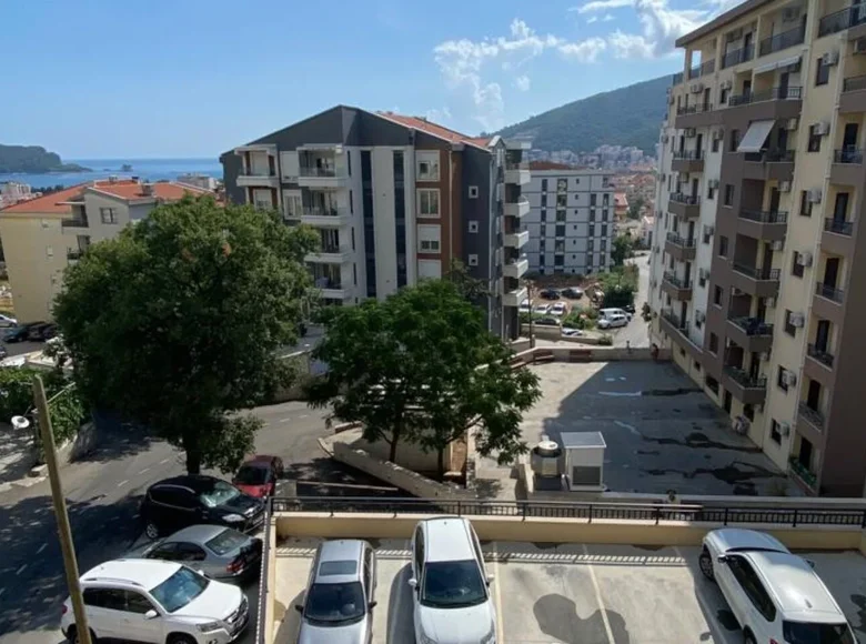 2 bedroom apartment 86 m² Becici, Montenegro