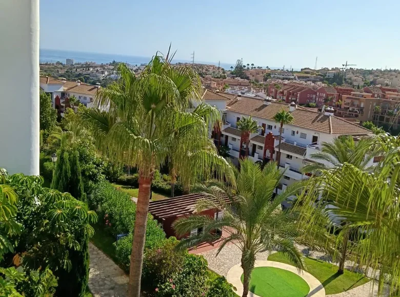 Mieszkanie 2 pokoi 94 m² Benalmadena, Hiszpania