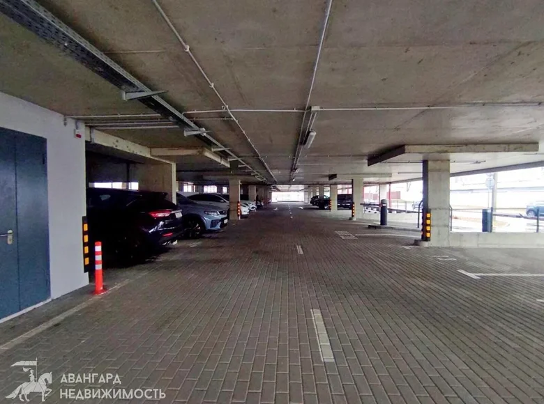Propiedad comercial 10 habitaciones 1 005 m² en Minsk, Belarús
