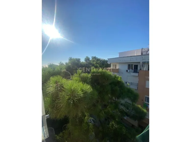 2 bedroom apartment 79 m² Golem, Albania