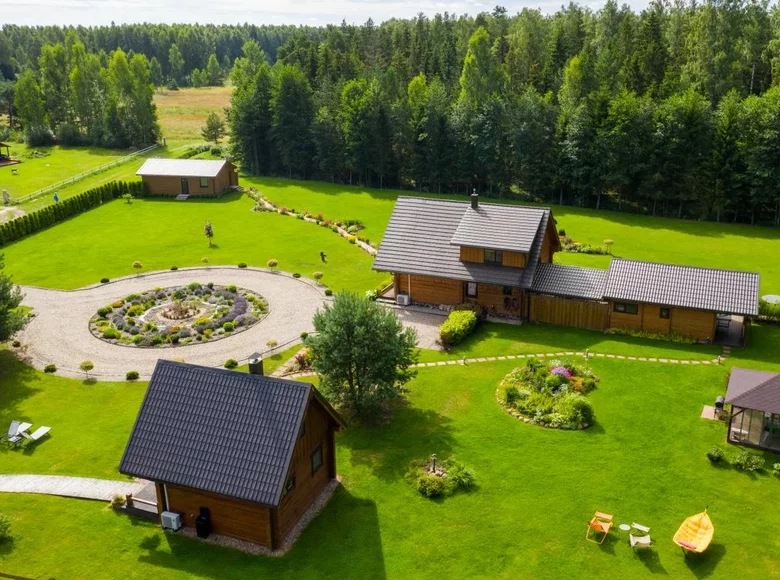 Haus 4 Zimmer 7 300 m² kesterciems, Lettland
