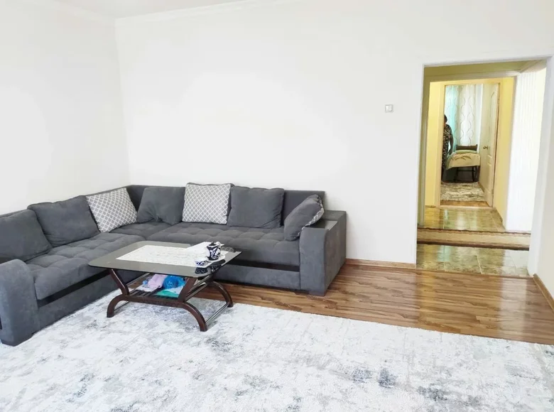 Kvartira 3 xonalar 77 m² Toshkentda