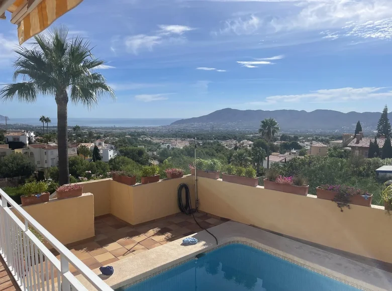 Villa de 4 dormitorios 240 m² La Nucía, Španjolska