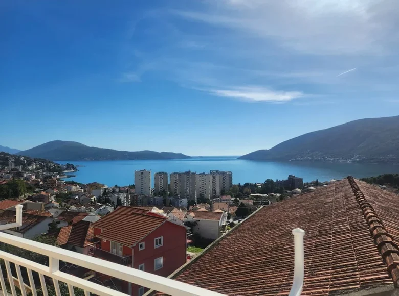 2 bedroom apartment 130 m² Igalo, Montenegro