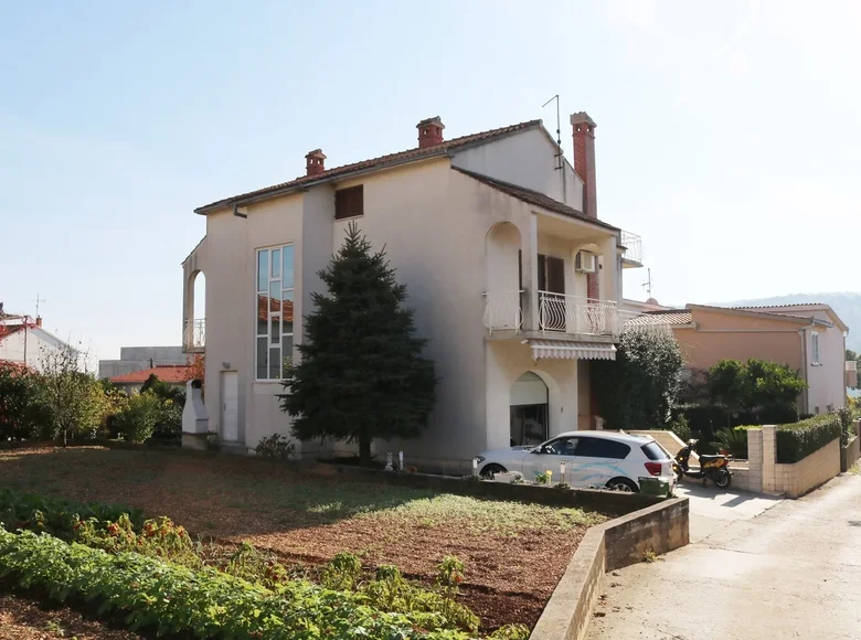 5-Schlafzimmer-Villa 270 m², Alle Länder