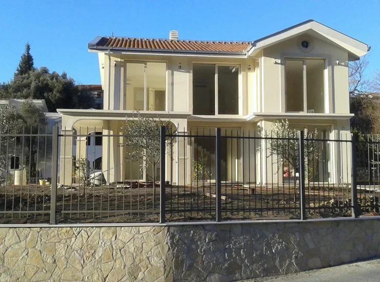 4 bedroom house 235 m² Podgorica, Montenegro