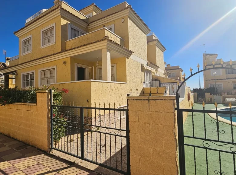 Szeregowiec 5 pokojów 158 m² Torrevieja, Hiszpania