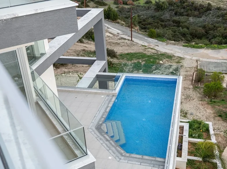 Haus 5 Schlafzimmer 625 m² Agios Tychonas, Zypern