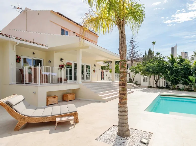 Вилла 3 спальни 250 м² Бенидорм, Испания