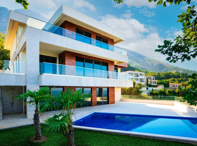 villa de 5 dormitorios 346 m² Petrovac, Montenegro