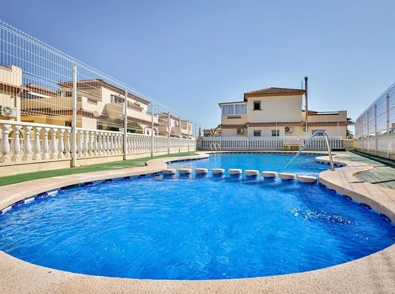 Szeregowiec 3 pokoi 65 m² Torrevieja, Hiszpania