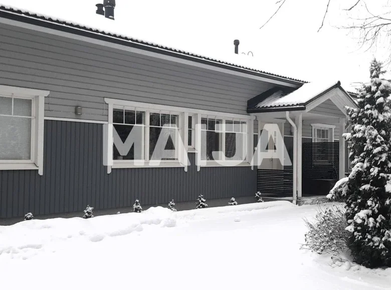 Maison 6 chambres 176 m² Maentsaelae, Finlande