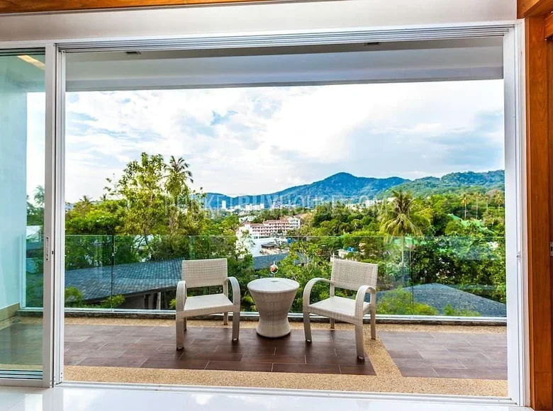 Mieszkanie 2 pokoi 106 m² Karon, Tajlandia