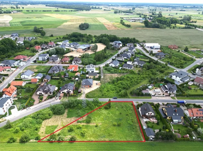 Land 1 686 m² Gniezno, Poland