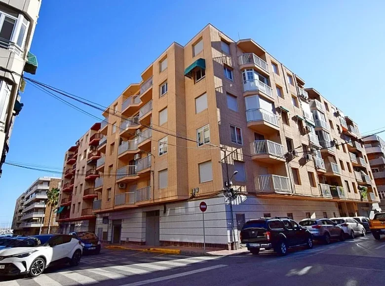 Mieszkanie 4 pokoi 140 m² Torrevieja, Hiszpania