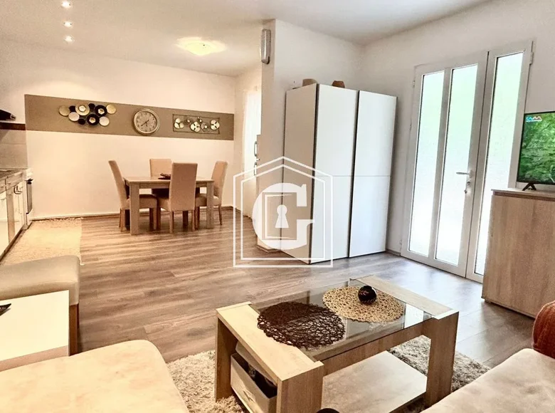 Mieszkanie 4 pokoi 88 m² Budva, Czarnogóra