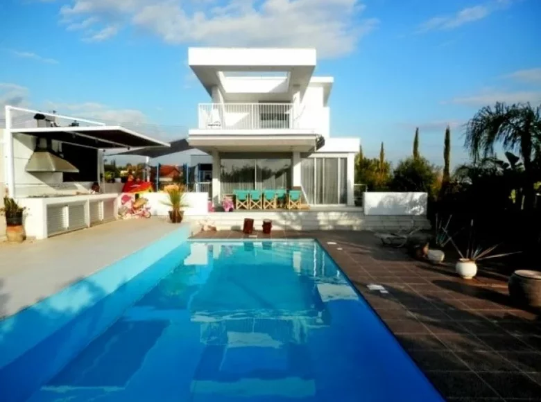 4 bedroom house 350 m² Ypsonas, Cyprus