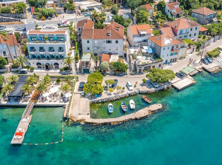 Casa 18 habitaciones 400 m² Dobrota, Montenegro