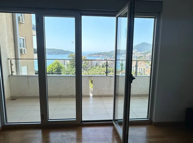 2 bedroom apartment 80 m² Rafailovici, Montenegro