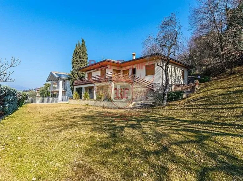 4 bedroom Villa 260 m² Torri del Benaco, Italy