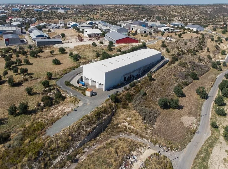 Warehouse 6 520 m² in Ypsonas, Cyprus