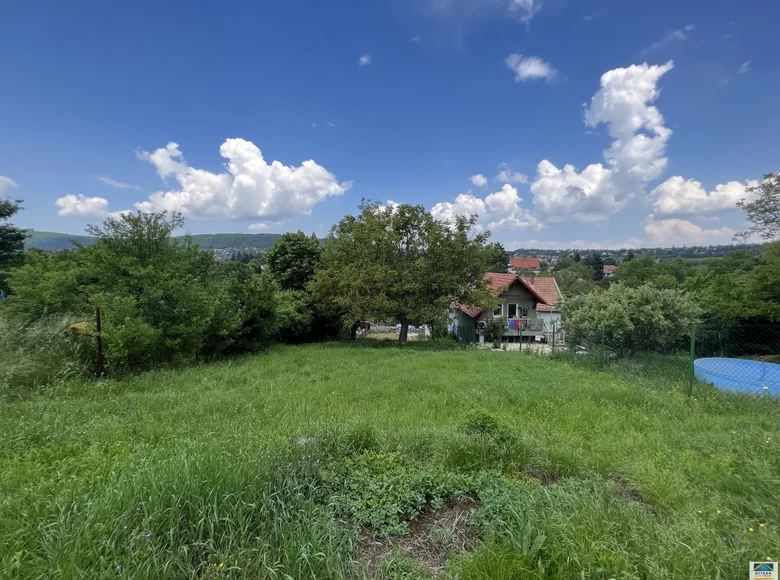 Land 1 181 m² Nagykovacsi, Hungary