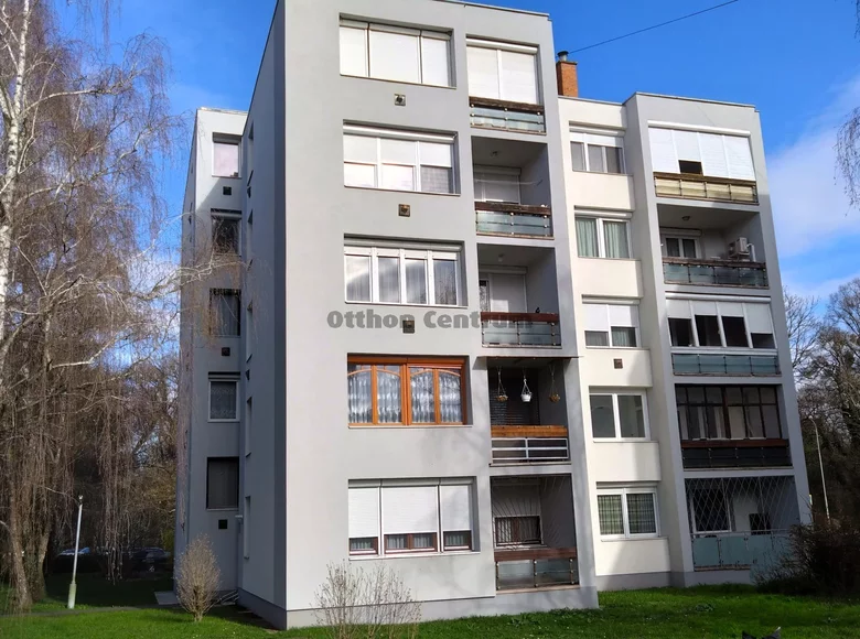 Mieszkanie 3 pokoi 66 m² Koermend, Węgry