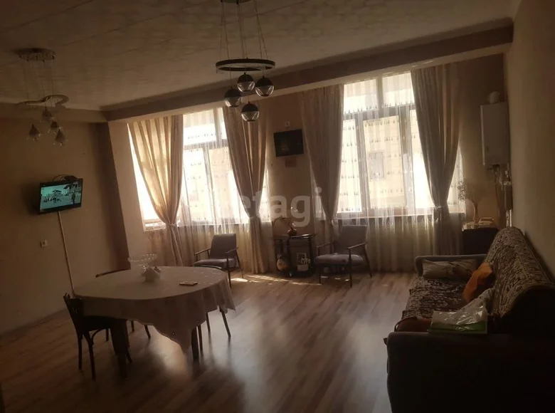 Kvartira 2 xonalar 75 m² Samarqandda