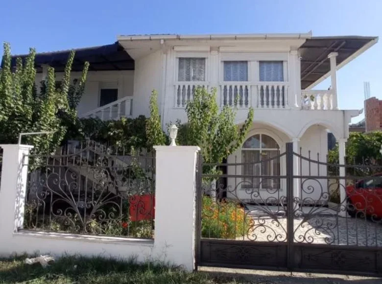 Haus 4 Schlafzimmer 270 m² Burtaisi, Montenegro