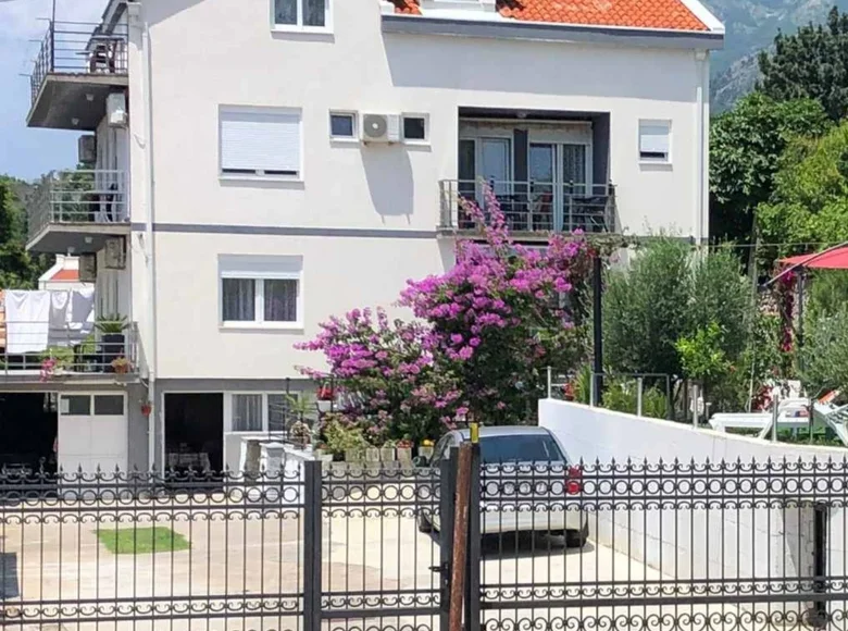 Revenue house  in Sutomore, Montenegro
