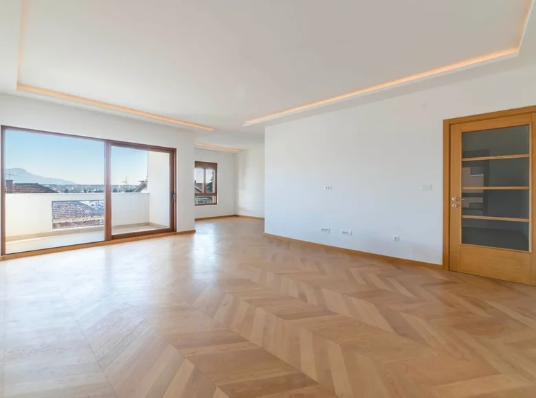 Apartamento 5 habitaciones 142 m² Podgorica, Montenegro