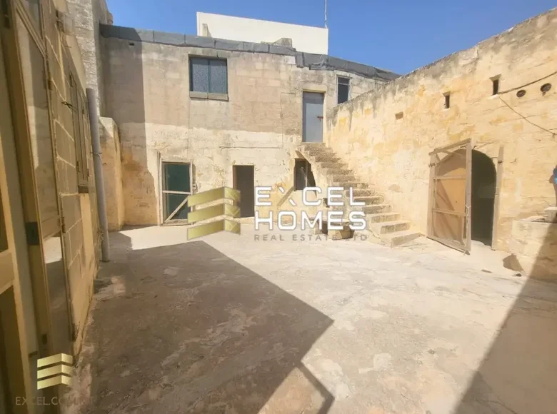 Haus 4 Schlafzimmer  Mqabba, Malta