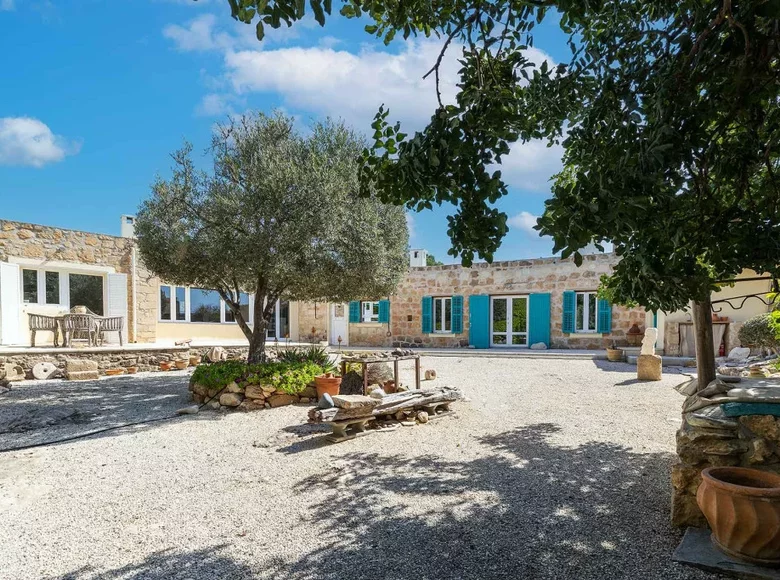 Villa de 4 habitaciones 215 m² Chloraka, Chipre