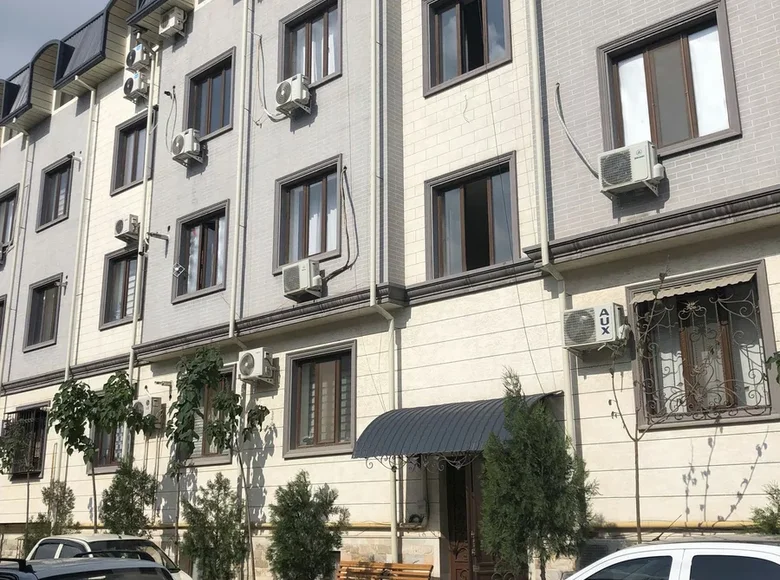 Kvartira 4 xonalar 140 m² Khanabadda